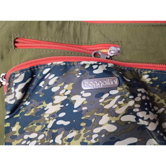 Baggallini Camo & Olive Crossbody Bag - Picture 3 of 5